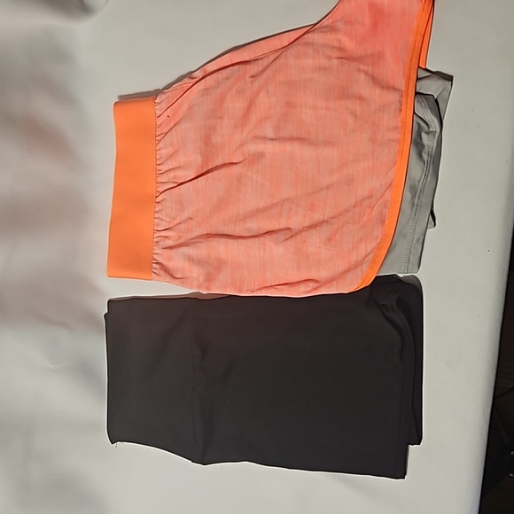 Womens size medium tops and bottoms, 13 pieces - Picture 8 of 10